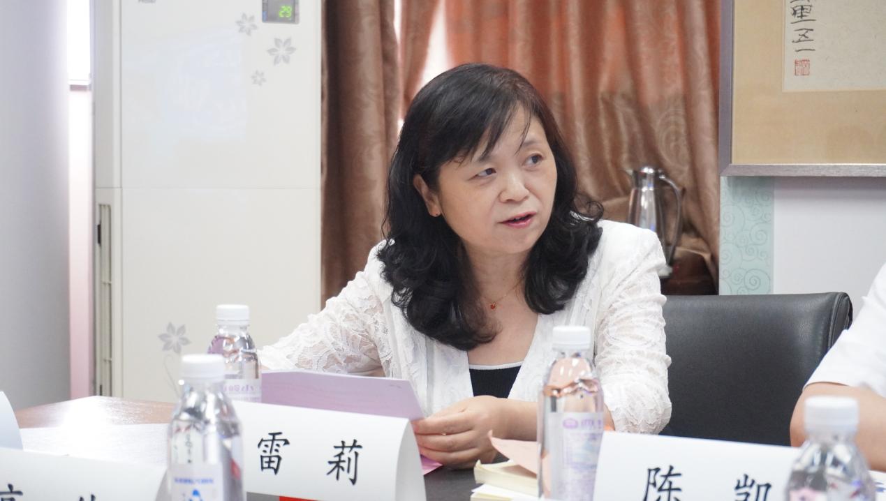 主持人海外教育学院副院长雷莉介绍项目背景1